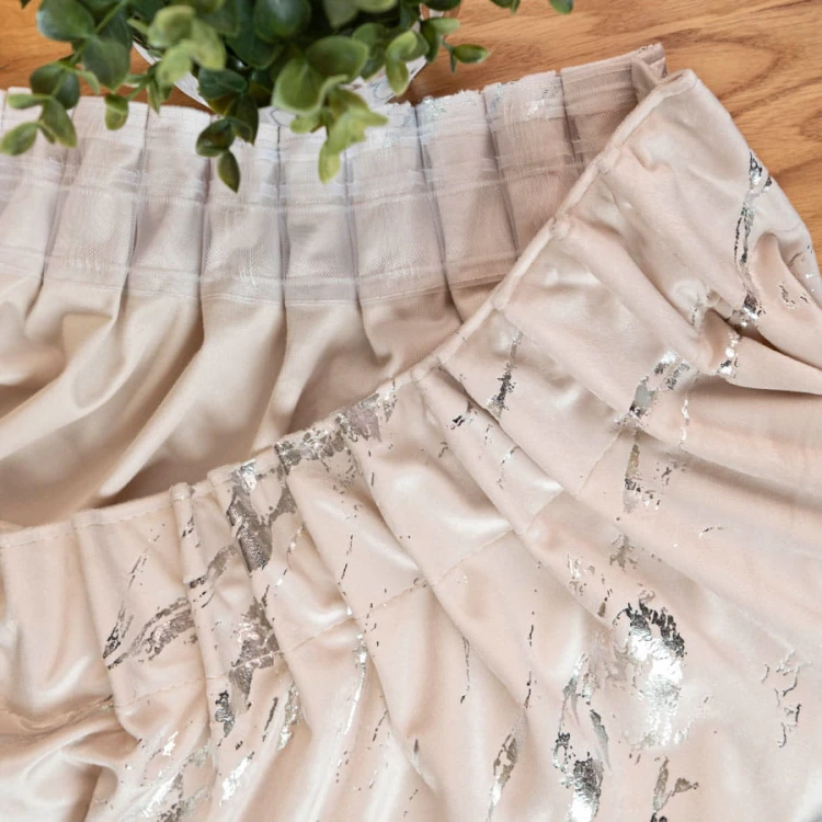 MARMA Zasłona gotowa na taśmie, szerokość 140cm x wysokość 250cm, kolor 016 kremowy ze srebrnym nadrukiem na VELVI TD0037/ZGT/016/140250/1