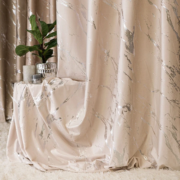 MARMA Zasłona gotowa na taśmie, szerokość 140cm x wysokość 250cm, kolor 016 kremowy ze srebrnym nadrukiem na VELVI TD0037/ZGT/016/140250/1