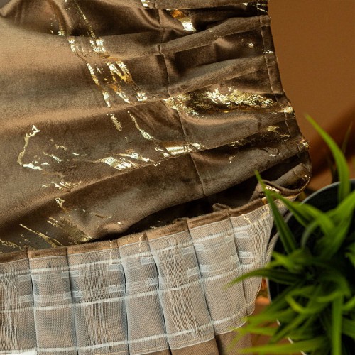 MARMA Zasłona gotowa na taśmie, szerokość 140cm x wysokość 250cm, kolor 002 brązowy ze złotym nadrukiem na VELVI TD0033/ZGT/002/140250/1