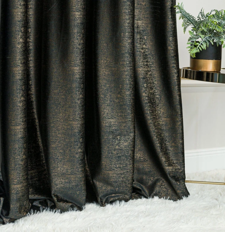 ELEONORA Zasłona gotowa na przelotkach, szerokość 140cm x wysokość 250cm, kolor 111 czarny ze złotym nadrukiem na VELVI TD0032/ZGP/111/140250/1