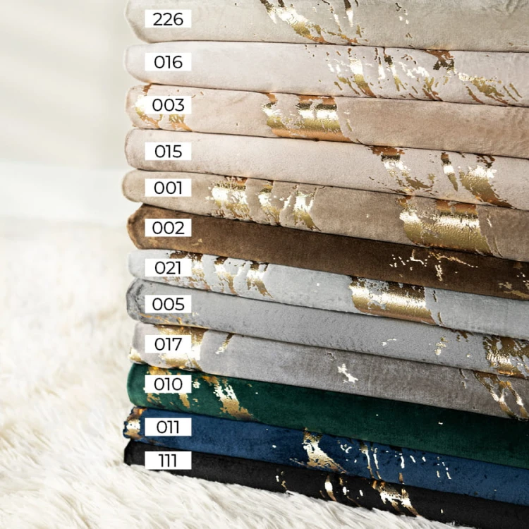 MARMA Zasłona gotowa na przelotkach, szerokość 140cm x wysokość 250cm, kolor 021 pastelowy szary ze złotym nadrukiem na VELVI TD0033/ZGP/021/140250/1