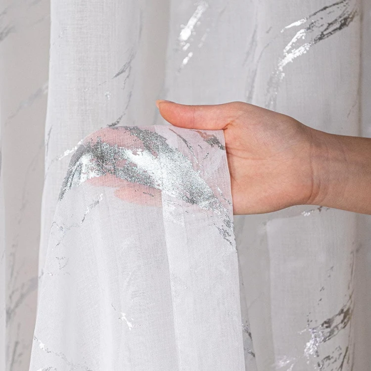 MARMA Firana gotowa na taśmie z ołowianką, szerokość 140cm x wysokość 250cm, kolor 001 biały ze srebrnym zdobieniem 132101/FGT/001/140250/1