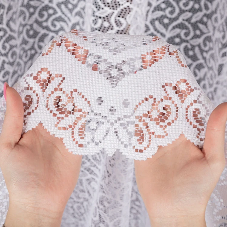 Firanka żakardowa ze wzorem po całości, wysokość 220cm, kolor 001 biały 004542/000/001/000220/1