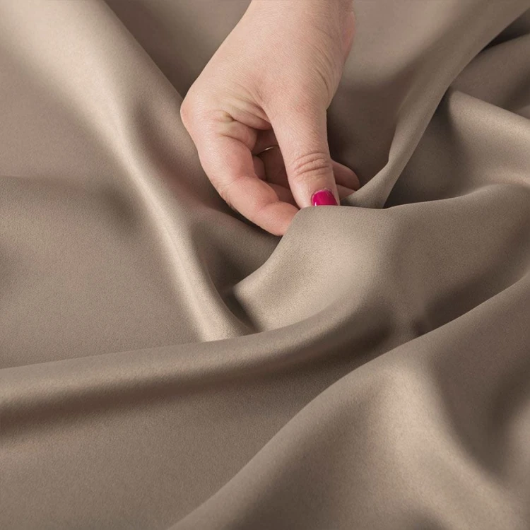 GRETA Tkanina dekoracyjna typu blackout, wysokość 320cm, kolor brązowy