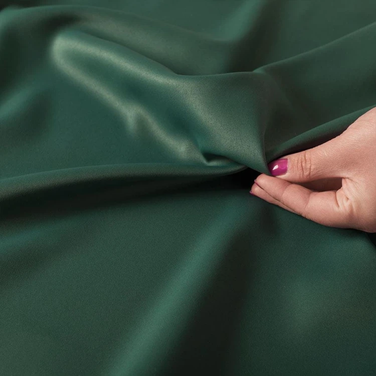 GRETA Tkanina dekoracyjna typu blackout, wysokość 320cm, kolor butelkowy zielony