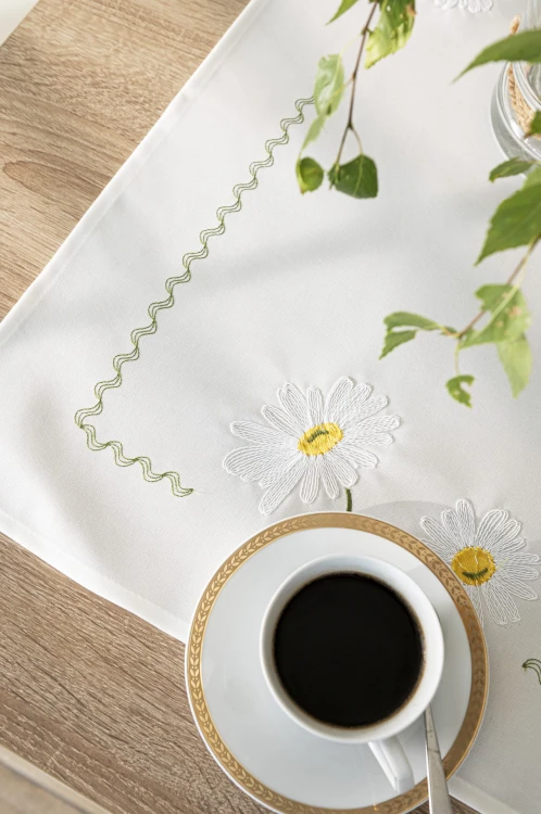 SUMMER Bieżnik z haftem, szerokość 38cm x wysokość 140cm, kolor 001 biały 192037/KSP/L01/038140/1