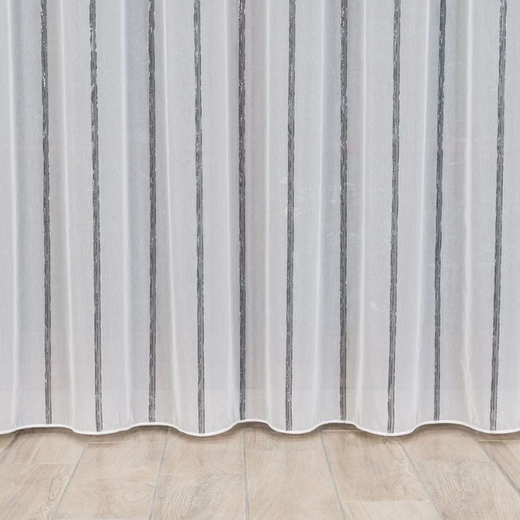 Firanka fantazyjna ze wzorem pasowym z ołowianką, wysokość 305cm, kolor biały z czarnym ze srebrną nitką