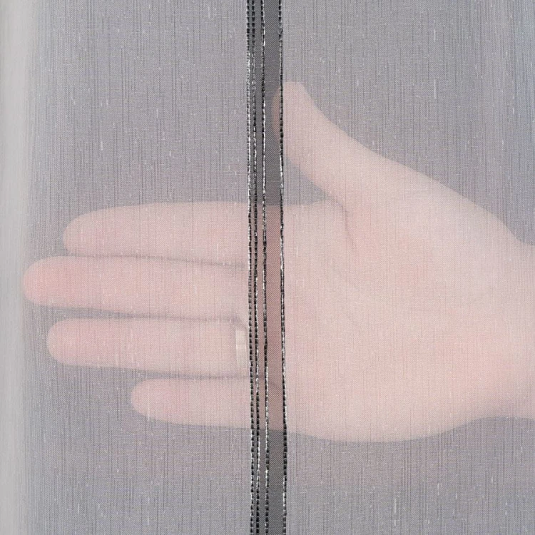 Firanka fantazyjna ze wzorem pasowym z ołowianką, wysokość 305cm, kolor biały z czarnym ze srebrną nitką