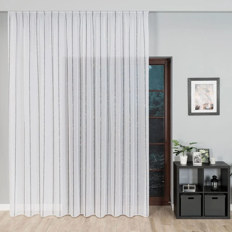 Firanka fantazyjna ze wzorem pasowym z ołowianką, wysokość 305cm, kolor biały z czarnym ze srebrną nitką