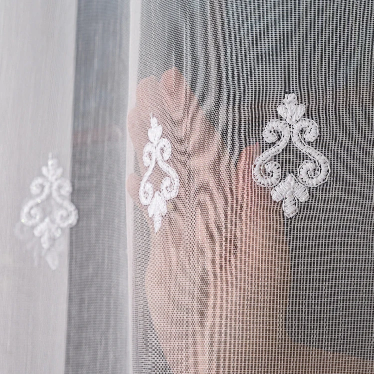 Firanka haftowana pasowa, wysokość 300cm, kolor 001 biały FH0040/768/001/000300/1