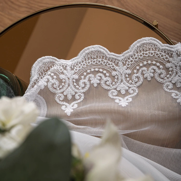 Firanka haftowana pasowa, wysokość 300cm, kolor 001 biały FH0040/768/001/000300/1