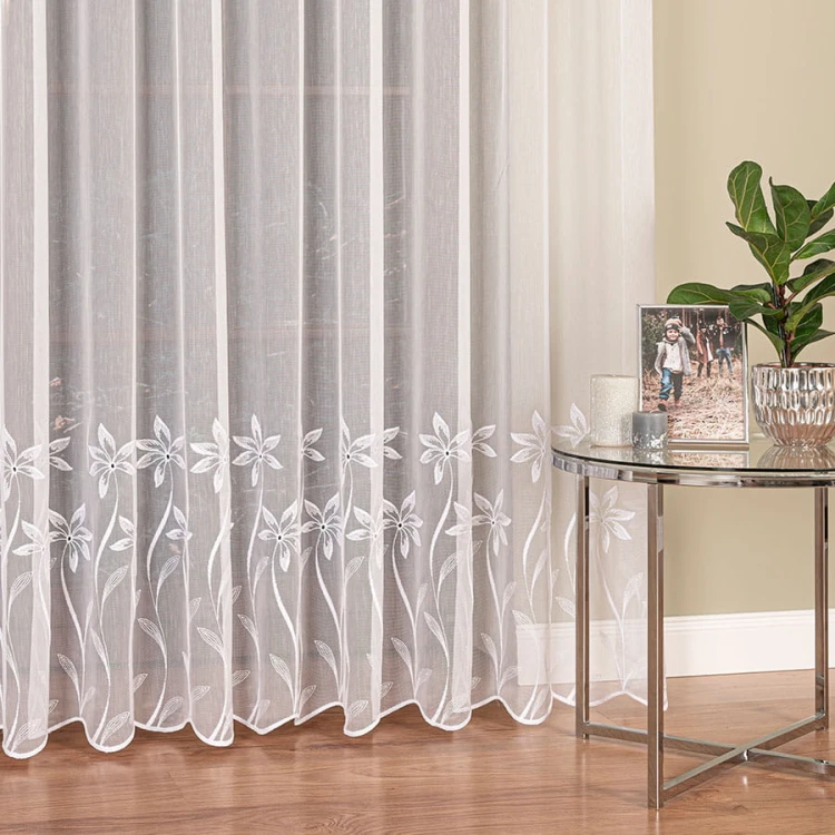 Firanka haftowana ze wzorem na samym dole, wysokość 280cm, kolor 001 biały 242779/768/001/000280/1