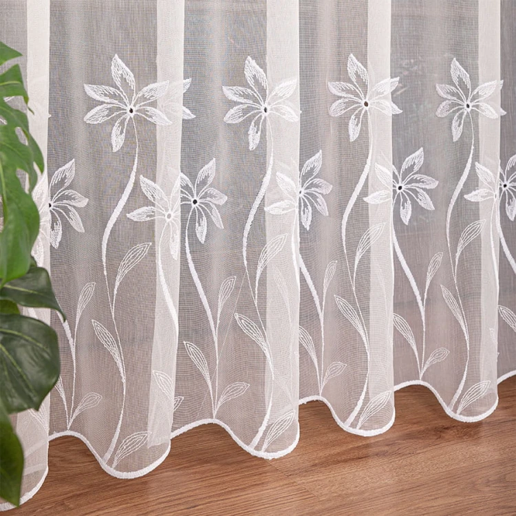 Firanka haftowana ze wzorem na samym dole, wysokość 280cm, kolor 001 biały 242779/768/001/000280/1