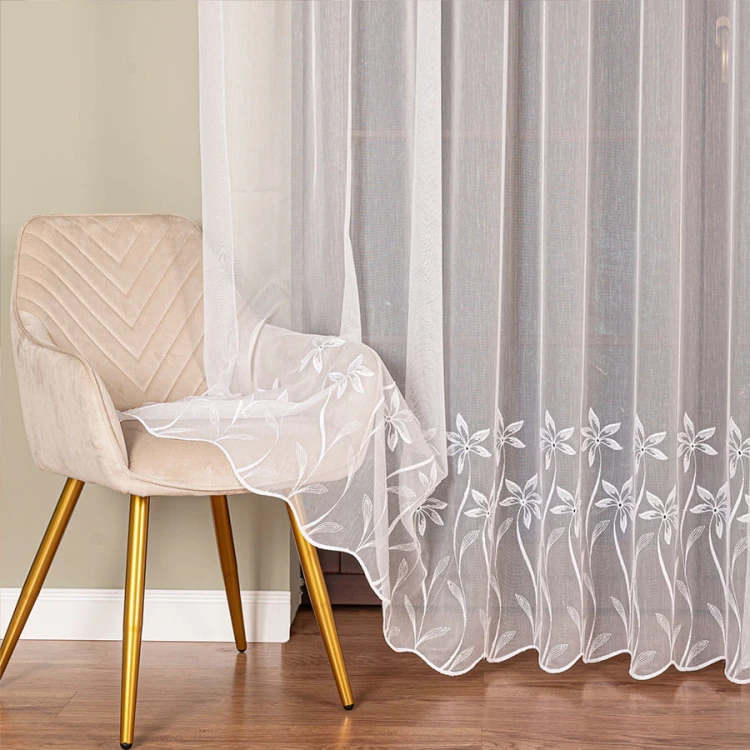 Firanka haftowana ze wzorem na samym dole, wysokość 280cm, kolor 001 biały 242779/768/001/000280/1