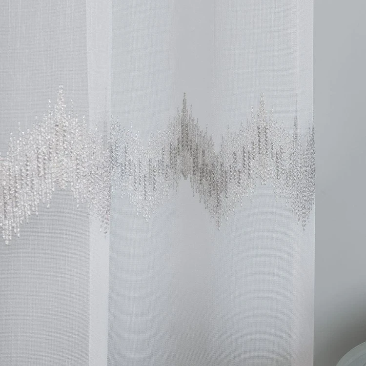 Firanka haftowana ze wzorem pasowym z ołowianką, wysokość 280cm, kolor 002 biały z szarym i srebrnym 112750/OLO/002/000280/1