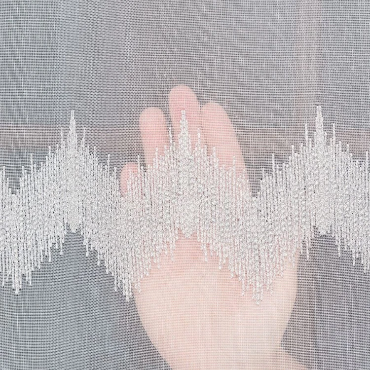 Firanka haftowana ze wzorem pasowym z ołowianką, wysokość 280cm, kolor 002 biały z szarym i srebrnym 112750/OLO/002/000280/1