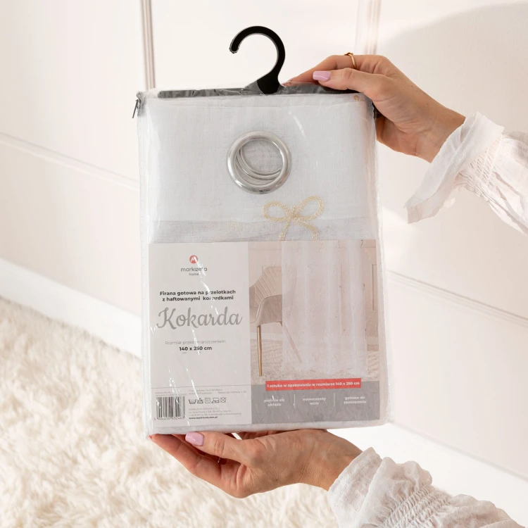 KOKARDKA Firana gotowa na etaminie, haftowana, na taśmie, z ołowianką, szerokość 140 x wysokość 250cm, kolorbiały ze złotym