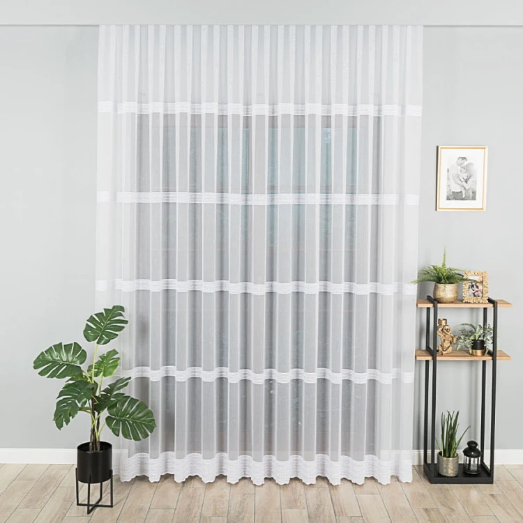 Firanka haftowana ze wzorem pasowym, wysokość 280cm, kolor biały