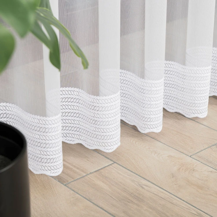 Firanka haftowana ze wzorem pasowym, wysokość 280cm, kolor biały