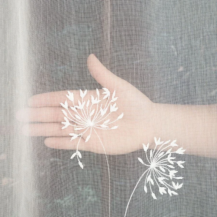 Firanka haftowana ze wzorem pasowym, wysokość 280cm, kolor kremowy