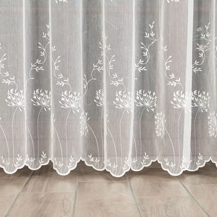 Firanka haftowana ze wzorem pasowym, wysokość 280cm, kolor kremowy