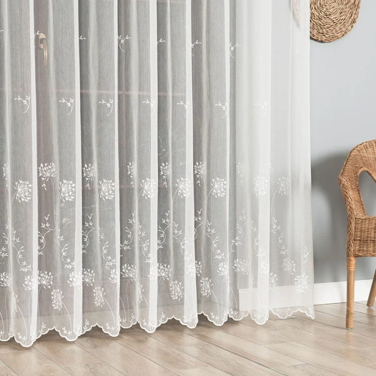 Firanka haftowana ze wzorem pasowym, wysokość 280cm, kolor kremowy