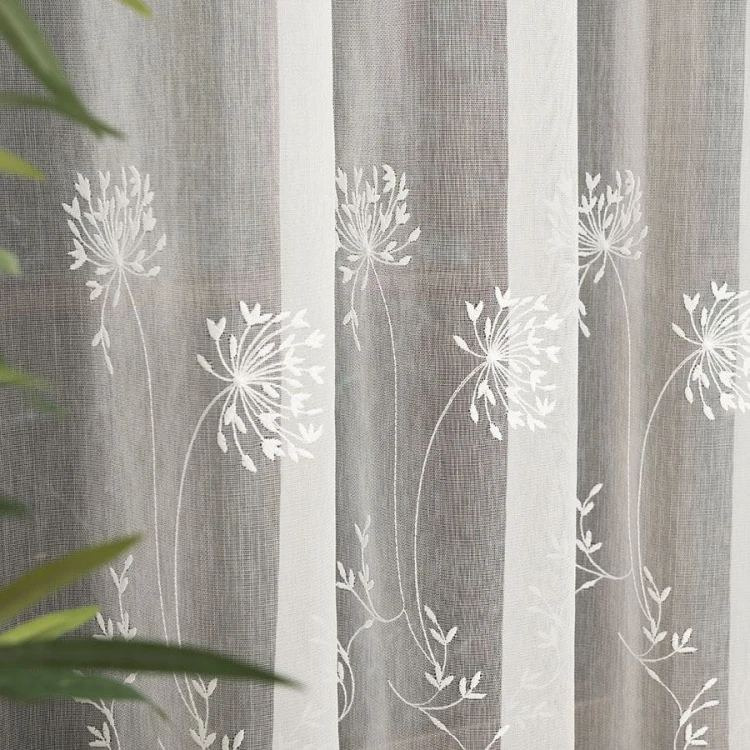 Firanka haftowana ze wzorem pasowym, wysokość 280cm, kolor kremowy