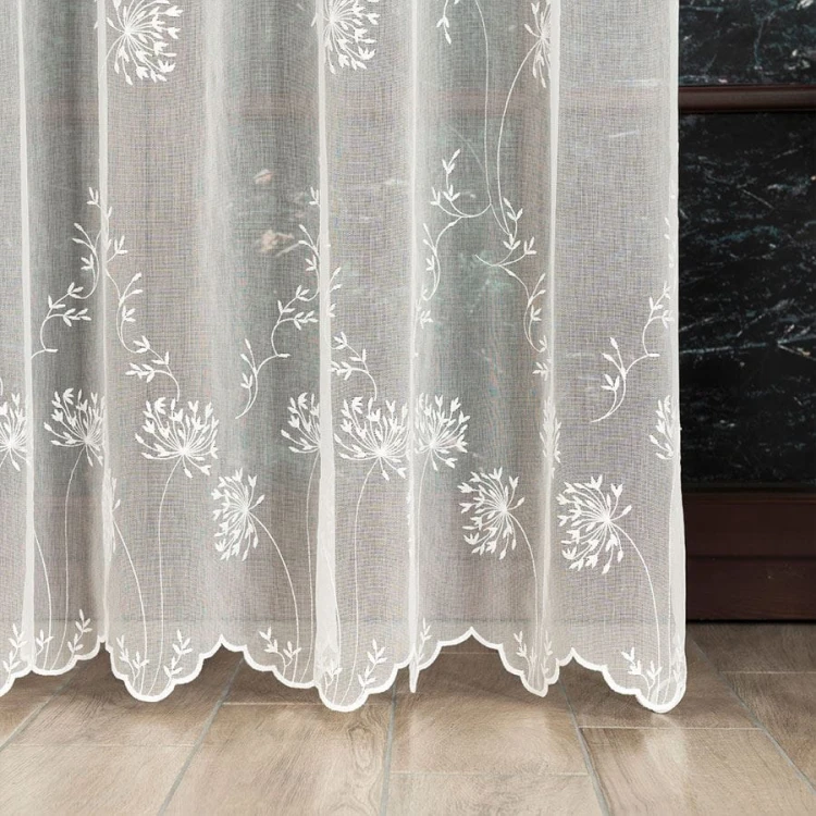 Firanka haftowana ze wzorem pasowym, wysokość 280cm, kolor kremowy