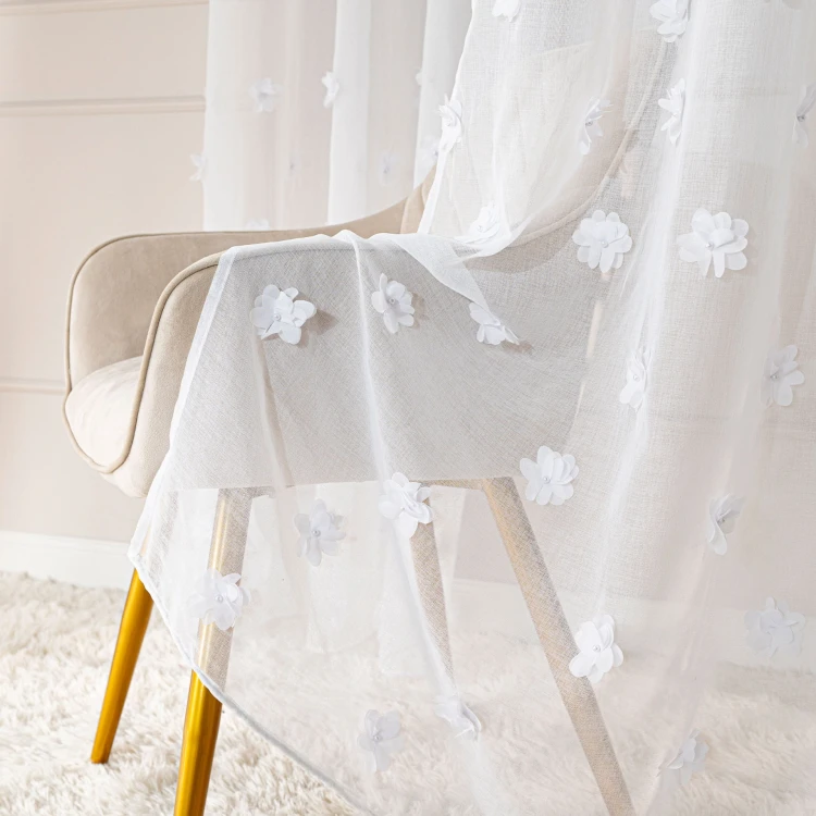 PERŁA Firanka gotowa, haftowana w kwiaty 3D z perłą, na srebrnych przelotkach, na etaminie, szerokość 140 x wysokość 250cm, kolor biały