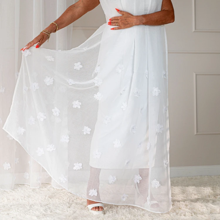 PERŁA Firanka gotowa, haftowana w kwiaty 3D z perłą, na srebrnych przelotkach, na etaminie, szerokość 140 x wysokość 250cm, kolor biały