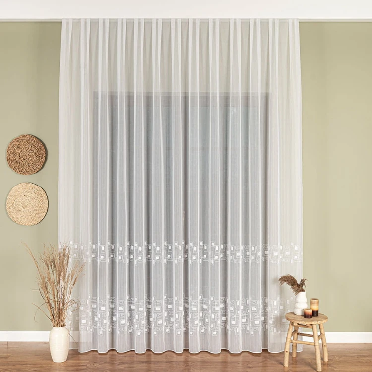 Firanka haftowana ze wzorem pasowym, wysokość 280cm, kolor  biały