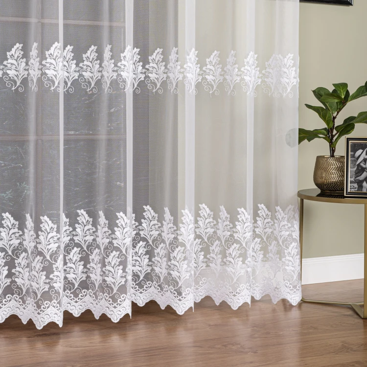 Firanka haftowana ze wzorem pasowym, wysokość 300cm, kolor biały