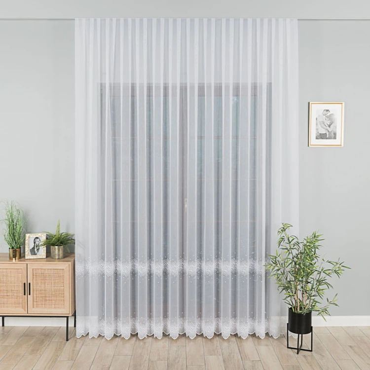 Firanka haftowana ze wzorem pasowym, wysokość 280cm, kolor biały