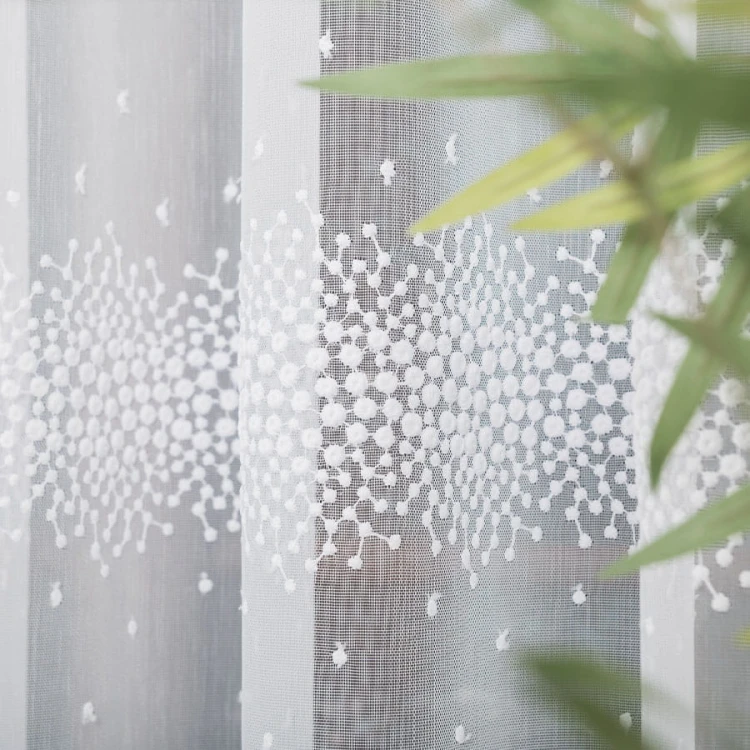 Firanka haftowana ze wzorem pasowym, wysokość 280cm, kolor biały