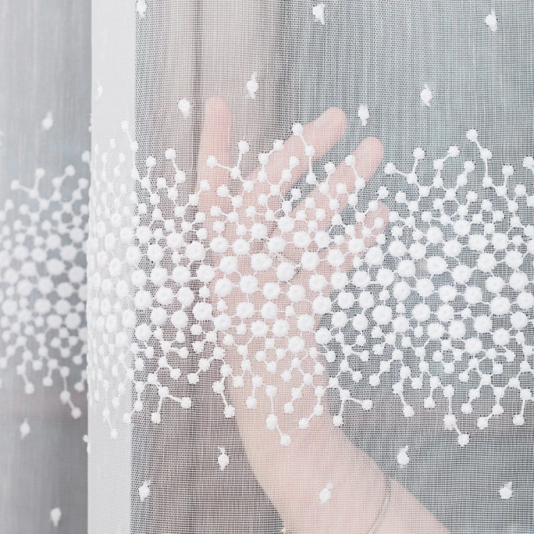 Firanka haftowana ze wzorem pasowym, wysokość 280cm, kolor biały