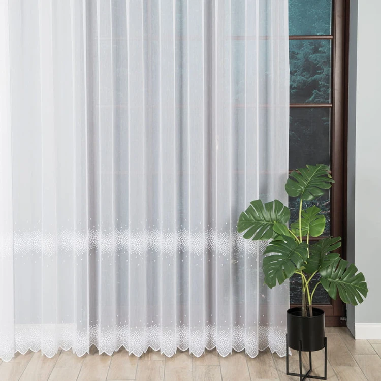 Firanka haftowana ze wzorem pasowym, wysokość 280cm, kolor biały