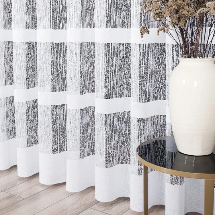 Firanka żakardowa ze wzorem pasowym, wysokość 270cm, kolor biały