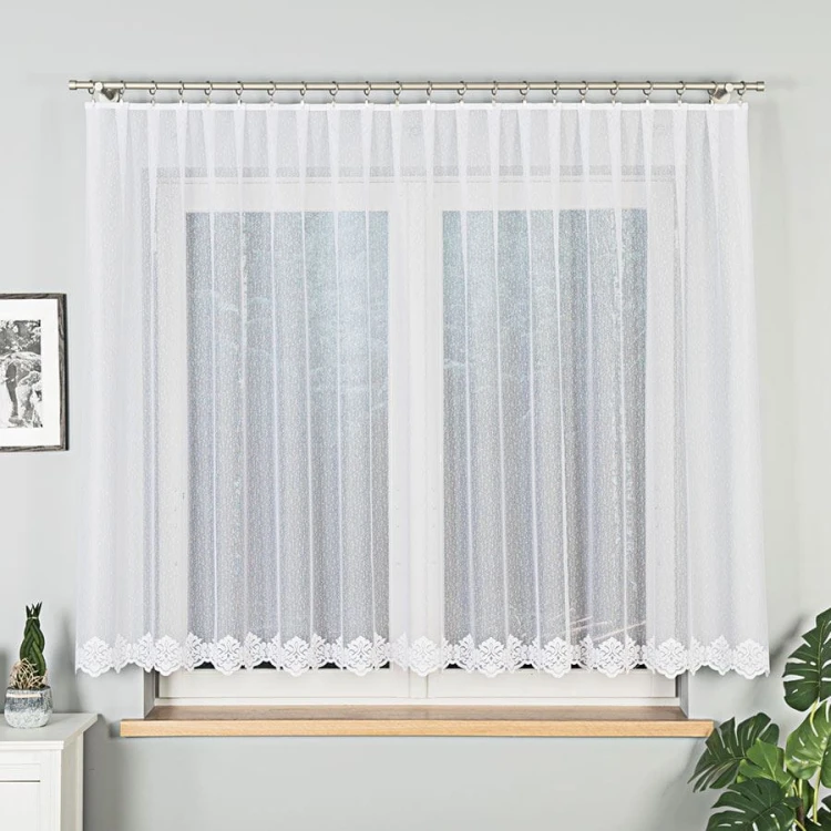 Firanka żakardowa ze wzorem na samym dole, wysokość 150cm, kolor biały