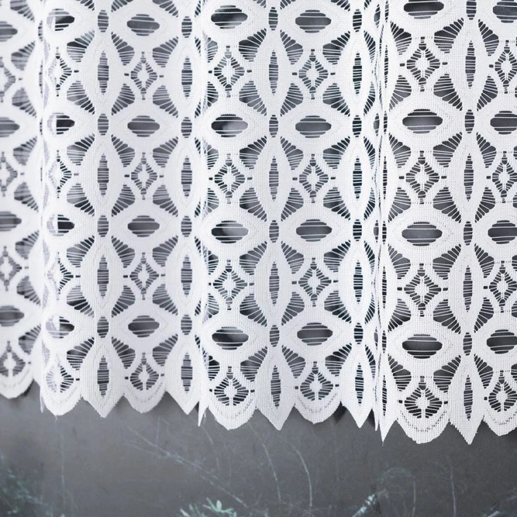 Firanka żakardowa ze wzorem pasowym, wysokość 110cm, kolor biały