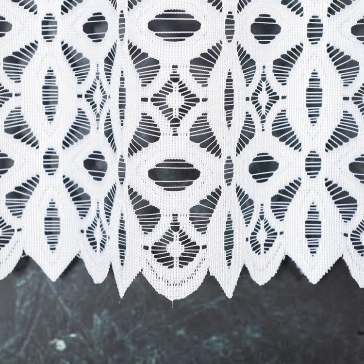 Firanka żakardowa ze wzorem pasowym, wysokość 110cm, kolor biały