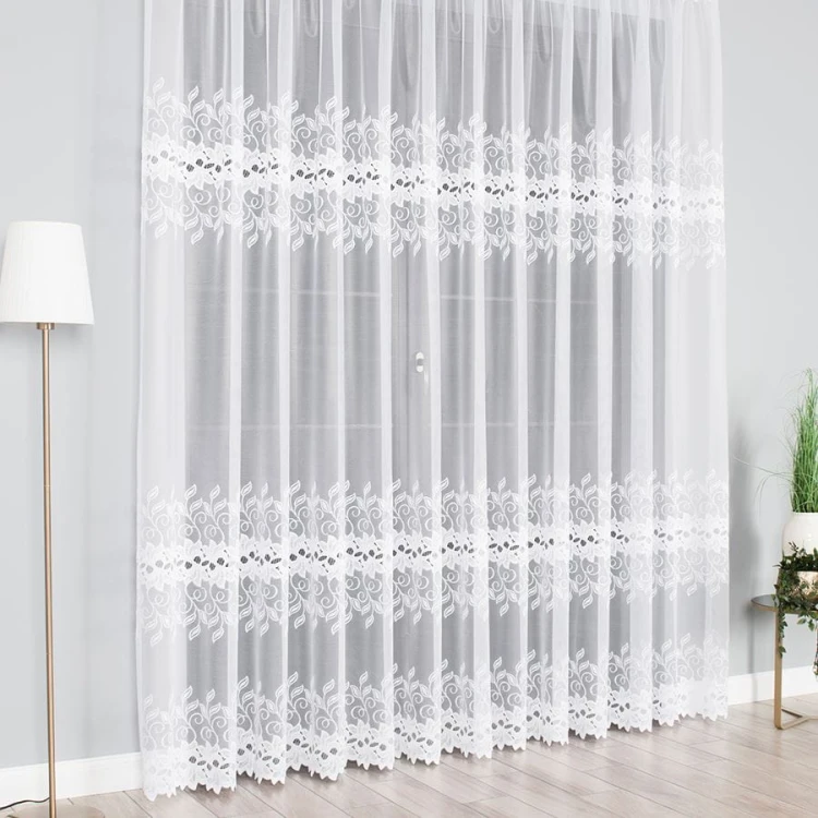 Firanka żakardowa ze wzorem pasowym, wysokość 200cm, kolor biały