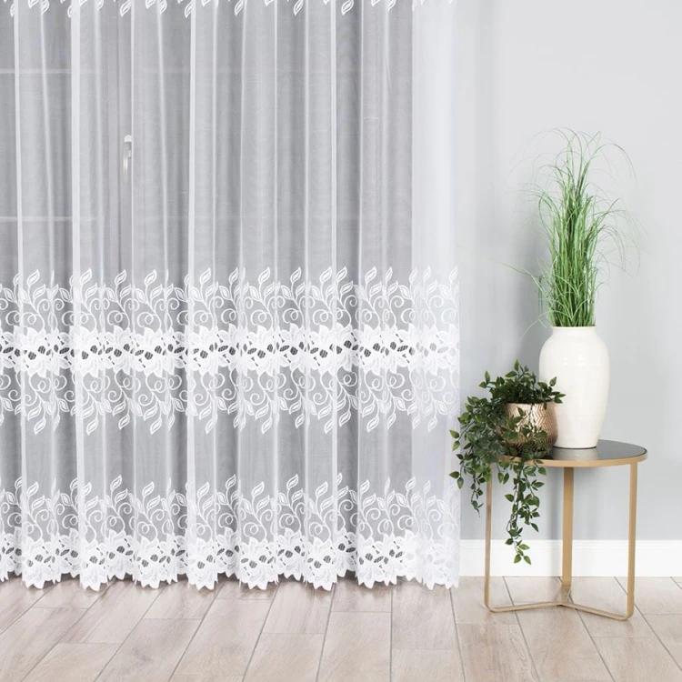 Firanka żakardowa ze wzorem pasowym, wysokość 250cm, kolor biały