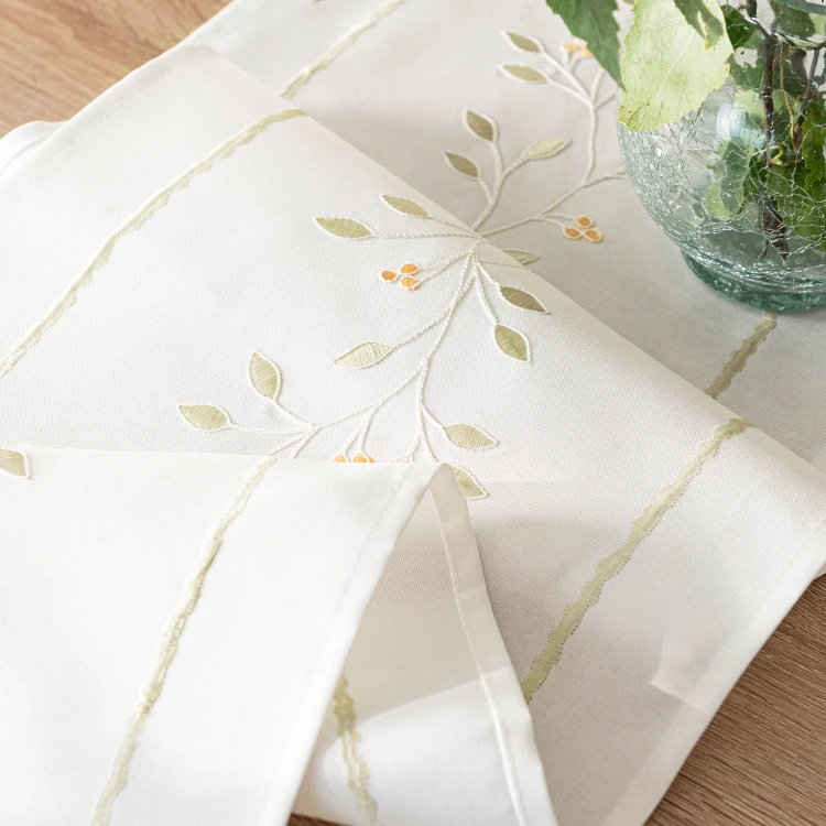 ZIELONA MELODIA Bieżnik z haftem, szerokość 38cm x wysokość 140cm, kolor biały