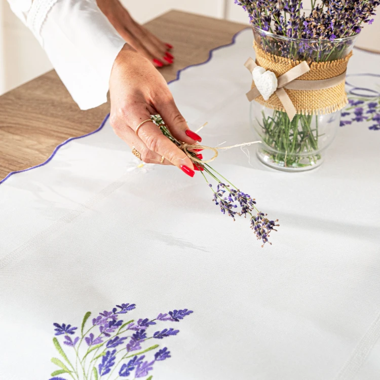 LAWENDOWA POLANA Bieżnik z haftem, szerokość 38cm x wysokość 140cm, kolor biały