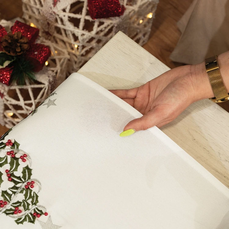 ZIELONY UROK Bieżnik z haftem, szerokość 40cm x wysokość 160cm, kolor biały