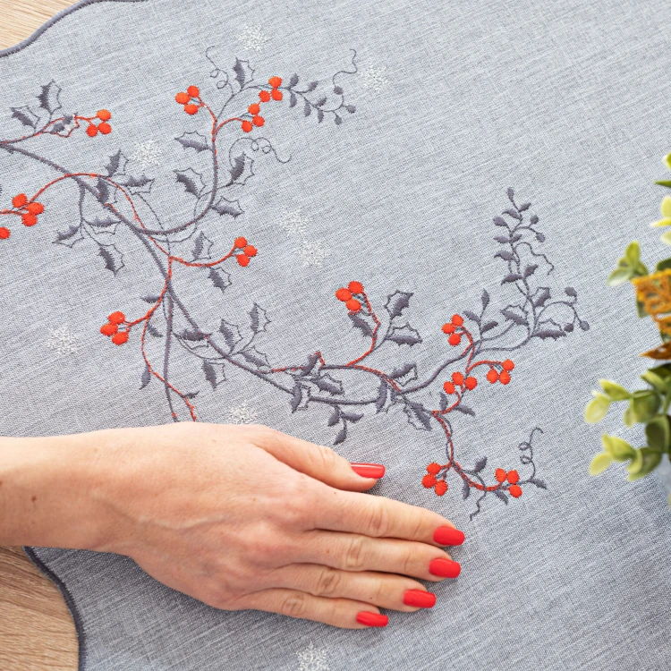 JARZĘBINOWY BLASK Bieżnik z haftem, szerokość 40cm x wysokość 140cm, kolor szary