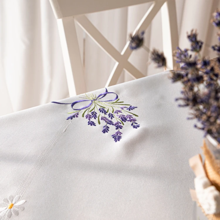 LAWENDOWA POLANA Serweta z haftem, szerokość 85cm x wysokość 85cm, kolor biały