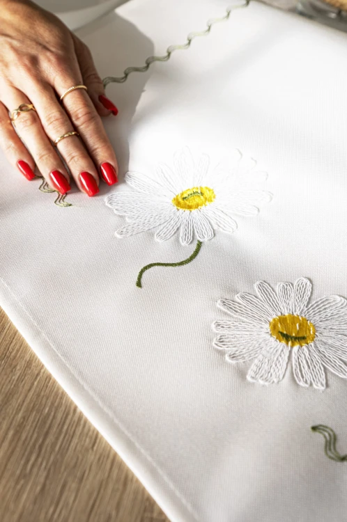 SUMMER Serweta z haftem, szerokość 85cm x wysokość 85cm, kolor biały