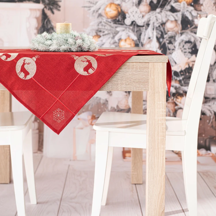 BŁYSZCZĄCY RENIFER Serweta z haftem, szerokość 85cm x wysokość 85cm, kolor czerwony