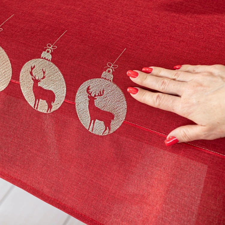 BŁYSZCZĄCY RENIFER Serweta z haftem, szerokość 85cm x wysokość 85cm, kolor czerwony